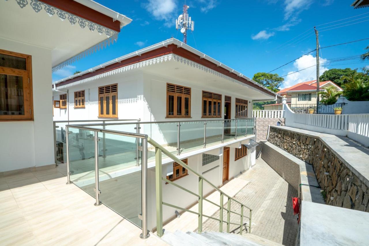 La Belle Self Catering בית נופש בו ואלון